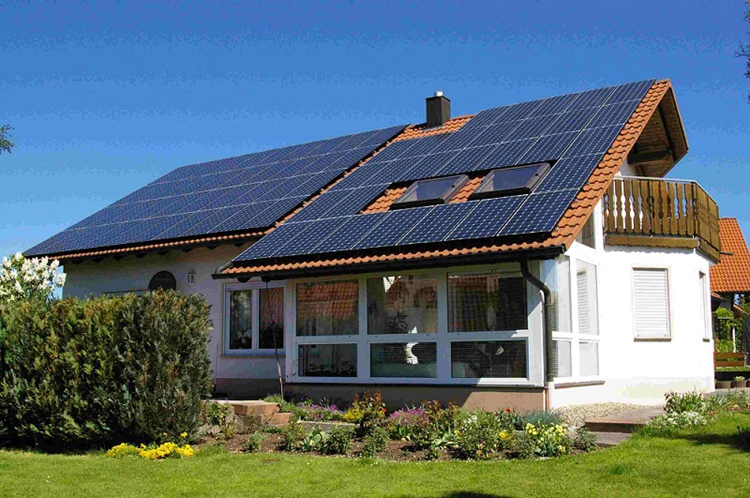 Sistema di montaggio solare per tetti inclinati