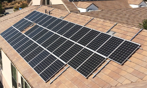 
     Quali sono i diversi tipi di sistemi di montaggio solare per tetti?
    
