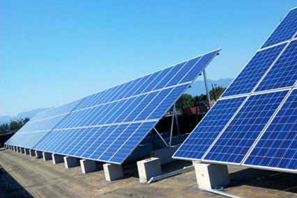 Tipi di impianti fotovoltaici a terra con fondazioni diverse