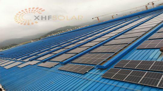 Sistema di montaggio solare sul tetto
