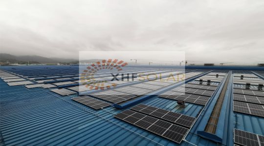 Montaggio su tetto con aggraffatura cinese da 6,5 ​​MW
